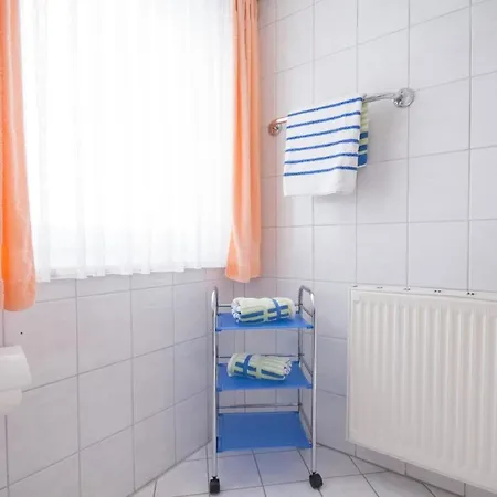Schoene Karin 01 Mit Balkon In West Lage In *