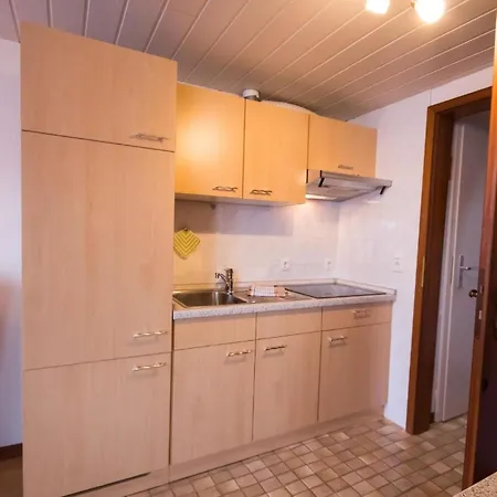 Schoene Karin 01 Mit Balkon In West Lage In