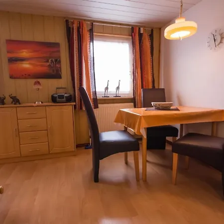 Schoene Karin 01 Mit Balkon In West Lage In *